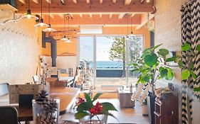 海と山に囲まれた静かな港町の オーシャンビュー 個室ゲストハウスeat&Stay Romey